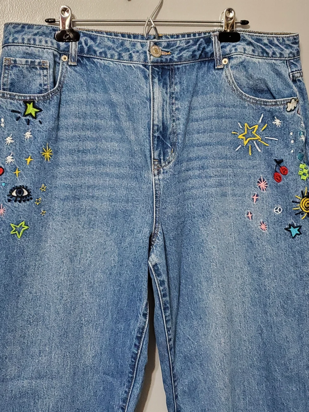 Forever 21 Premium Straight-Leg Jeans with Colorful Embroidery Women's Size 0x - Picture 2 of 10